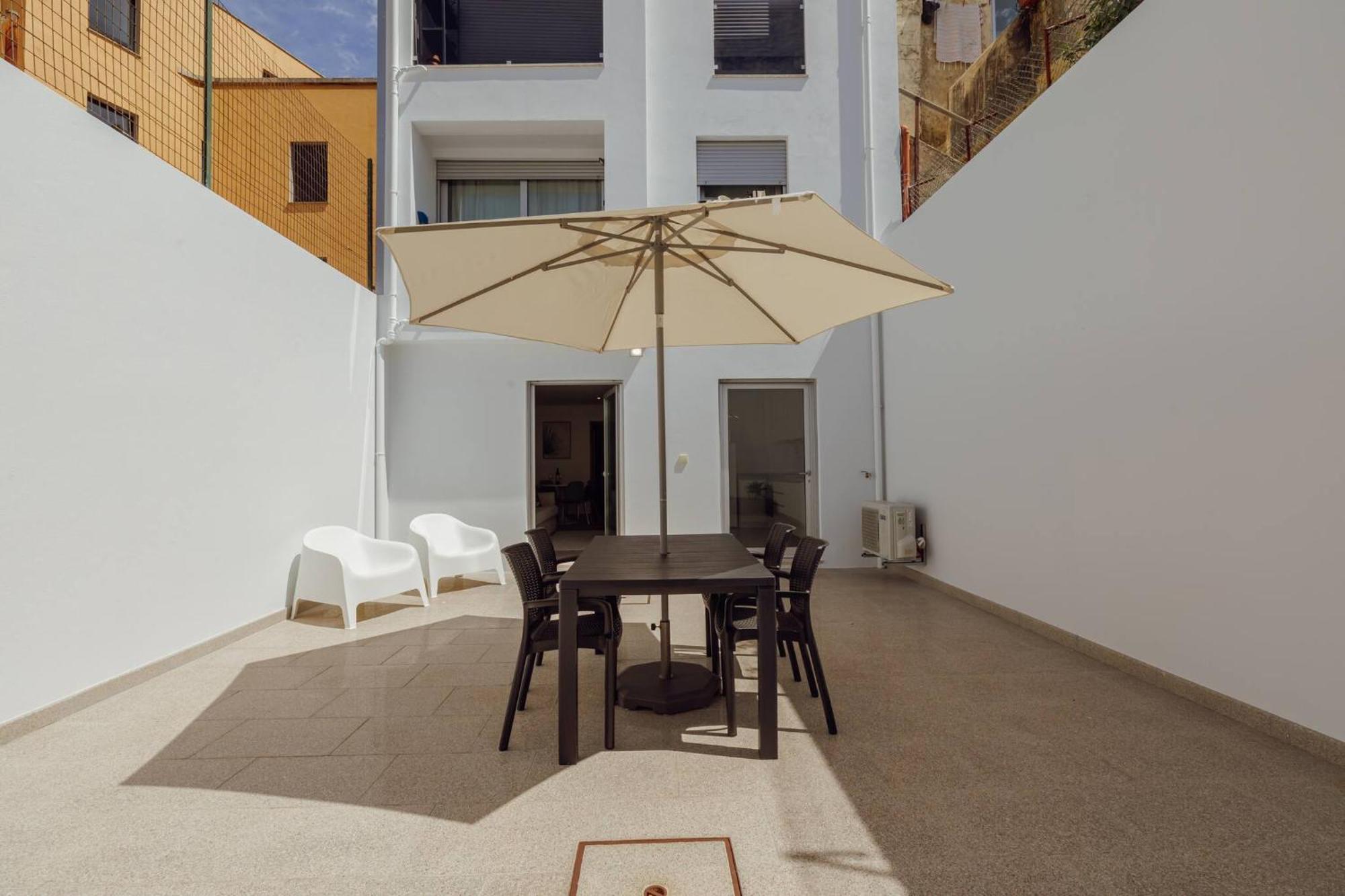 Stylish Apartment With Terrace By Hosty Porto Exterior foto